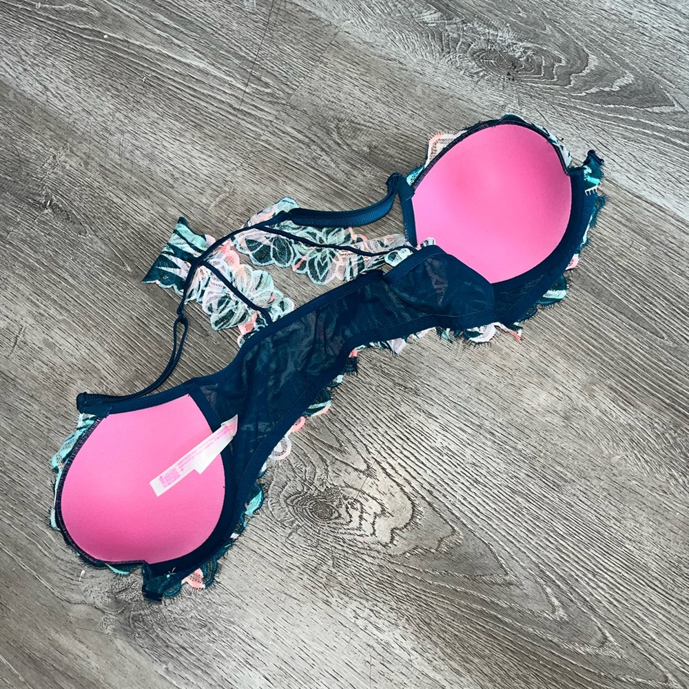 NWOT VS PINK set - Picture 5 of 12